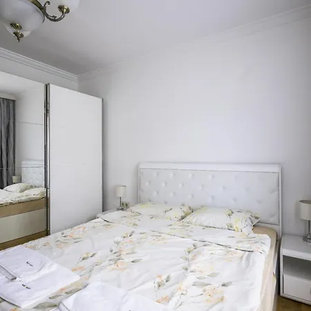 Modern Taste ~ 2bd Central Flat In *